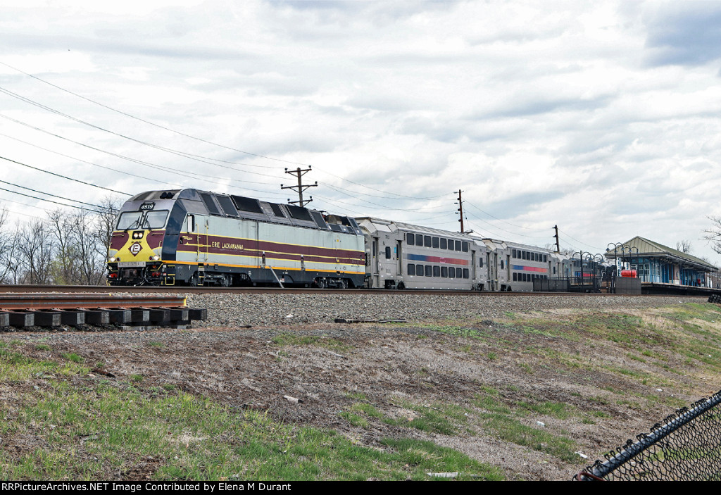NJT 4519 on train 5523